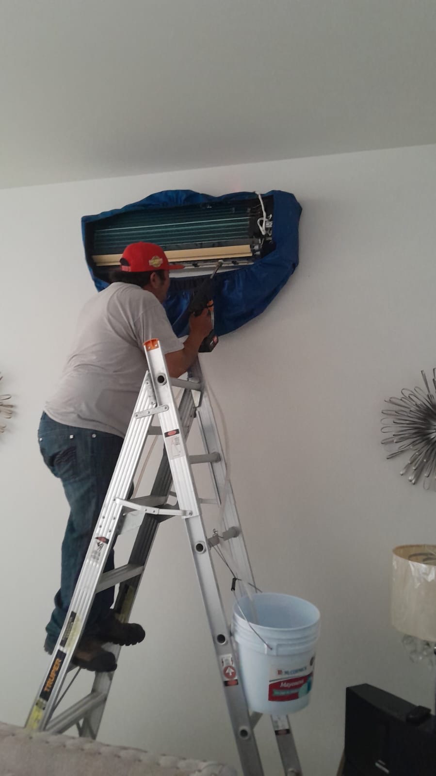 Trabajo real de mantenimiento de minisplit