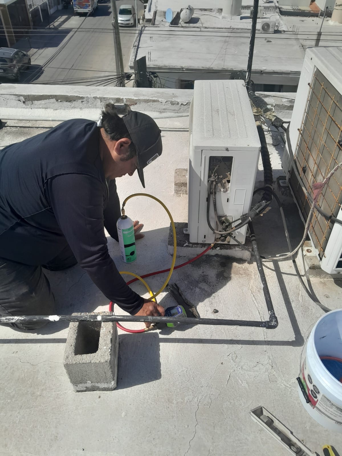 Instalación de tubería protegida para minisplit